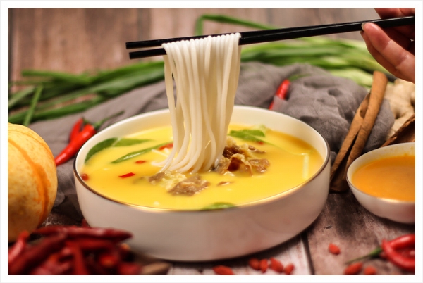 康德主要生產(chǎn)經(jīng)營(yíng)高湯、高湯調(diào)味料、番茄調(diào)味醬、麻辣調(diào)味醬、豬肉調(diào)味醬等調(diào)味料