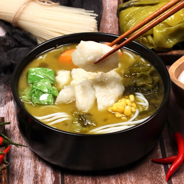 康德食品老壇酸菜采用傳統(tǒng)老壇技術(shù)密封發(fā)酵，成就的地道老壇酸菜