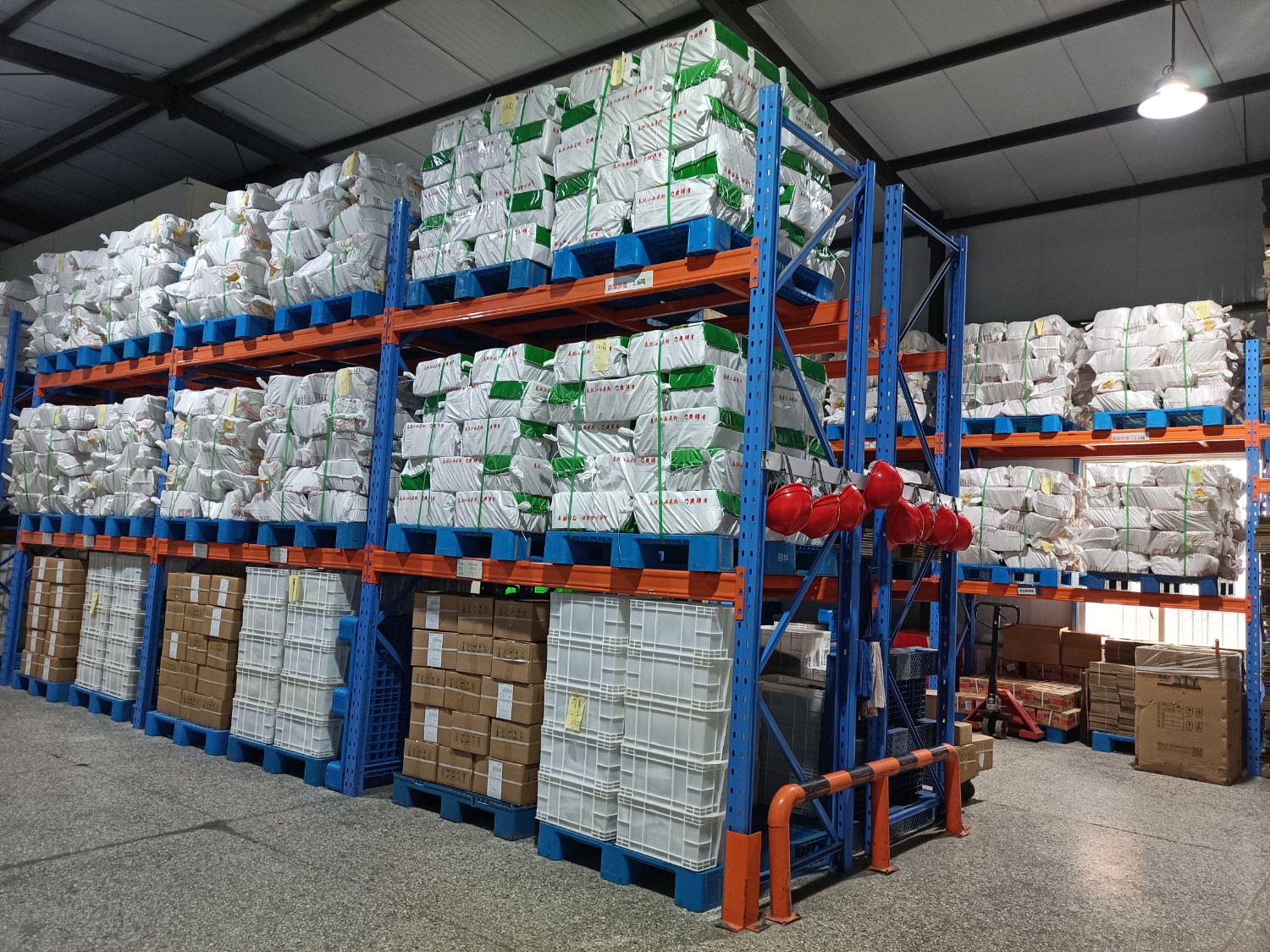 康德專注于食品調味料已十七年有余，一直注重出品的安全、穩(wěn)定，強調給商家?guī)韽N師便捷,出品穩(wěn)定，減少能耗，安全有保障！歡迎有意合作老板質詢來工廠考察！