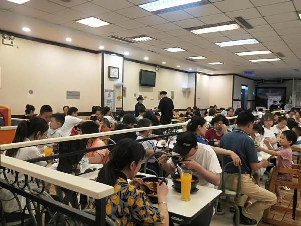 康德專(zhuān)注于食品調(diào)味料已十八年有余，一直注重出品的安全、穩(wěn)定，強(qiáng)調(diào)給商家?guī)?lái)廚師便捷,出品穩(wěn)定，減少能耗，安全有保障！歡迎有意合作老板質(zhì)詢(xún)來(lái)工廠(chǎng)考察！